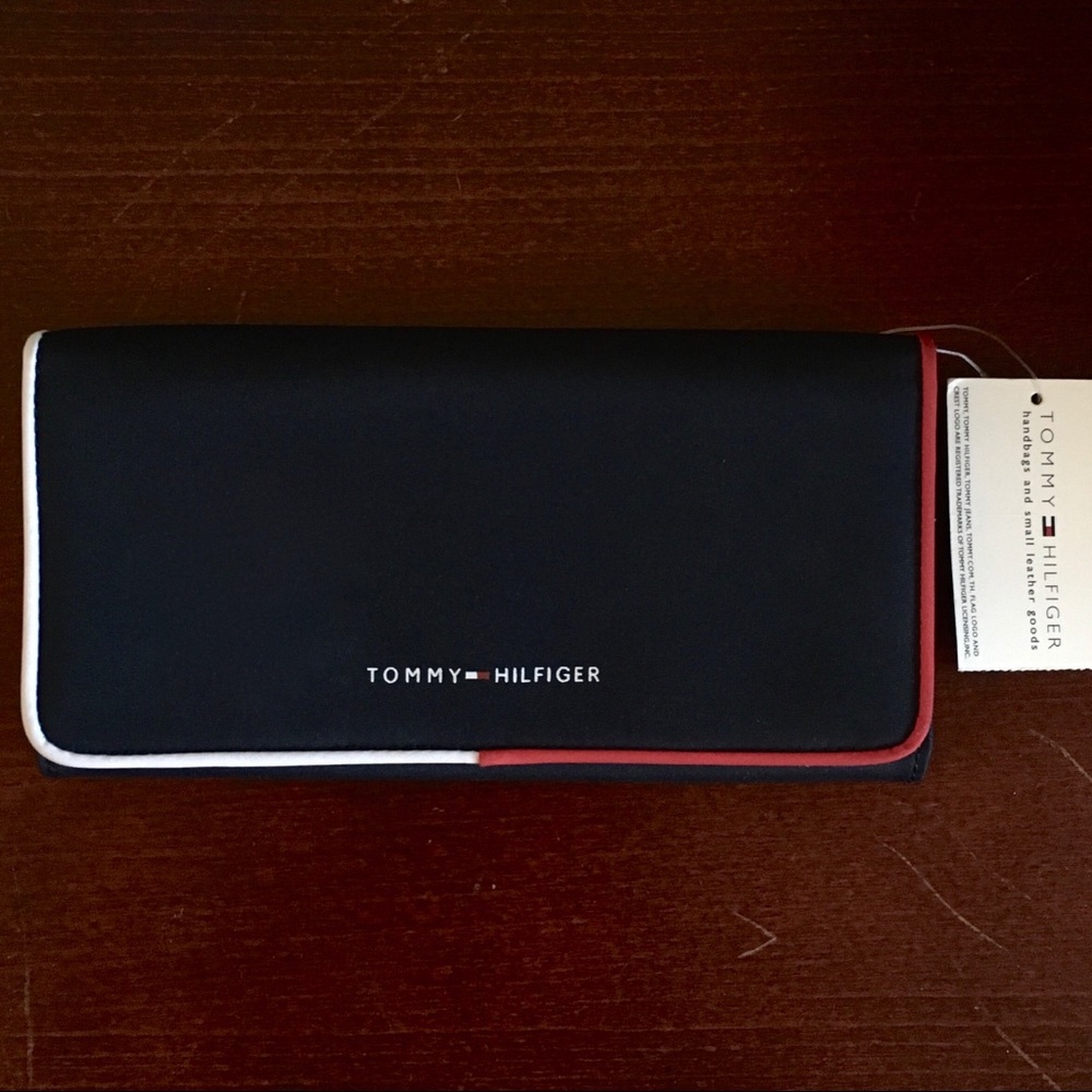 Tommy Hilfiger Independence Slim Clutch Wallet